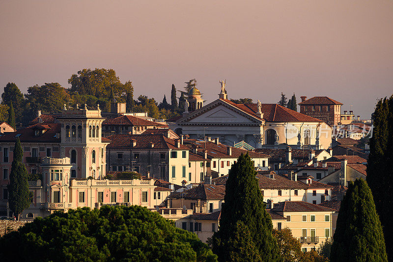 Bassano del Grappa，全景，日落